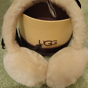 UGG Shearling Earmuffs in Beige